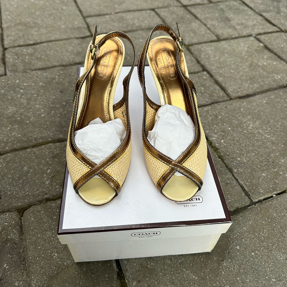 NEW IN BOX beautiful Coach sling back heels with gold trim in size women’s 6